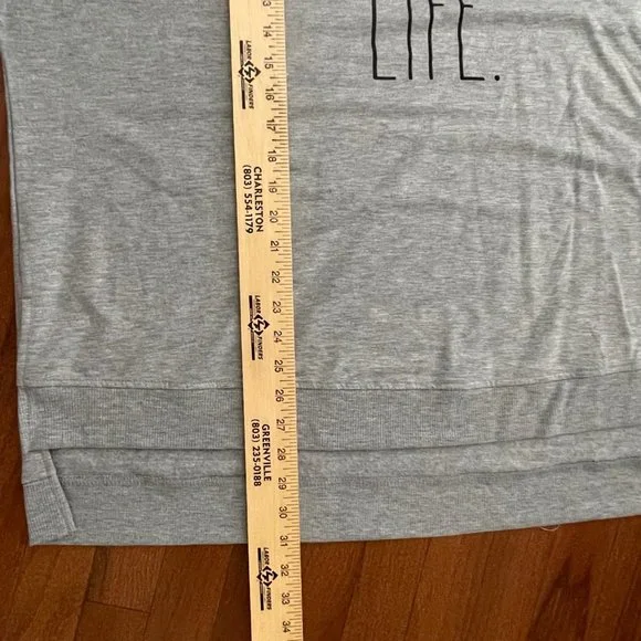 New Rae Dunn Gray Plus Size Mom Life Sweatshirt 3X and Cozy Socks - Picture 11 of 12